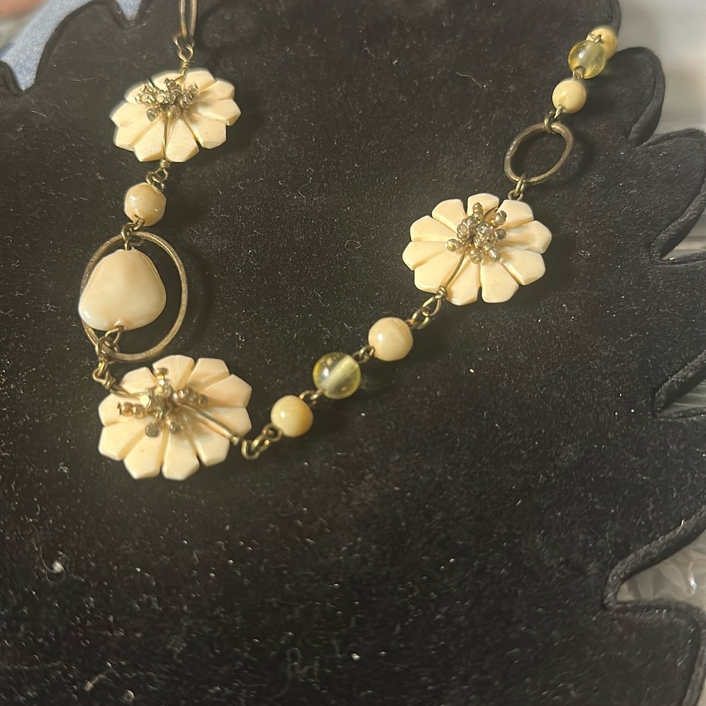 Bone Cream Floral Necklace